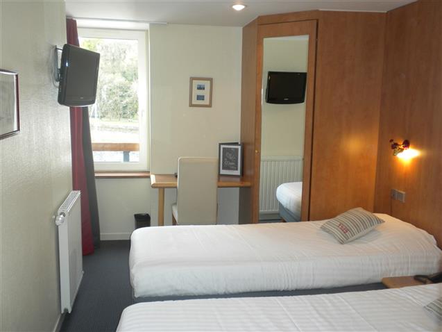 Chambre n°7 MOLENE 2sd étage Vue rivière (10,65m²) - Hôtel Le Marin  Auray