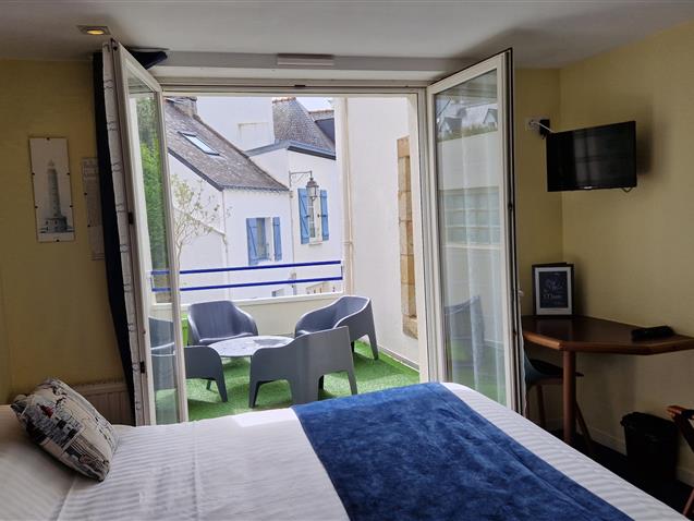 Chambre n°6 BELLE-ILE EN MER 1er étage 1 lit 160 et 2 lits superposés 90 (16m²) + terrasse privative - Hôtel Le Marin Auray