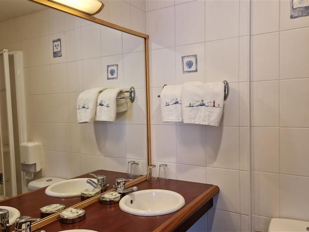 Chambre n°6 BELLE-ILE EN MER Salle de bain privative - Hôtel le Marin Auray