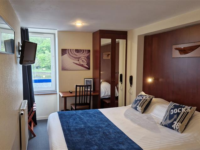 Chambre n°8, OUESSANT, 2ème étage- Vue rivière, lit 160 (10,40m²) - Hôtel Le Marin Auray