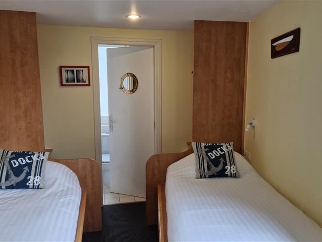 Chambre n°10 GAVRINIS 2ème étage 2 lits 90 - Façon cabine de bateau (9,60m²) - Hôtel Le Marin  Auray