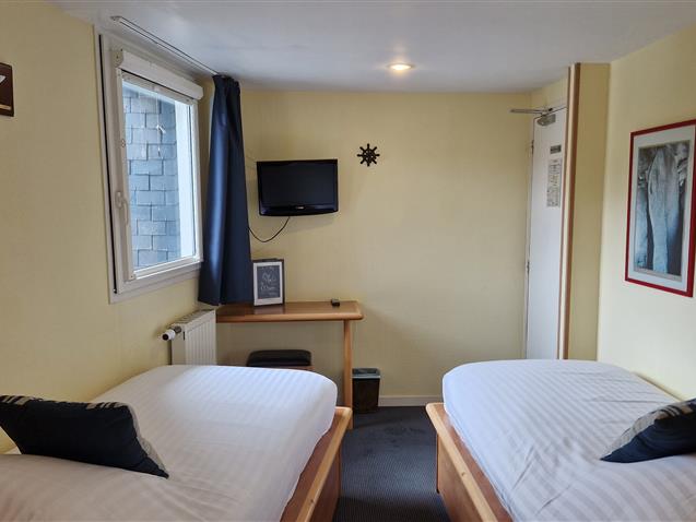Chambre n°10 GAVRINIS 2ème étage 2 lits 90 - Façon cabine de bateau (9,60m²) - Hôtel Le Marin  Auray