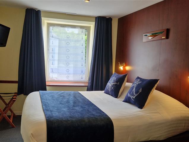 Chambre n°4, ARZ, 1er étage lit 160 (9,80m²) - Hôtel Le Marin Auray
