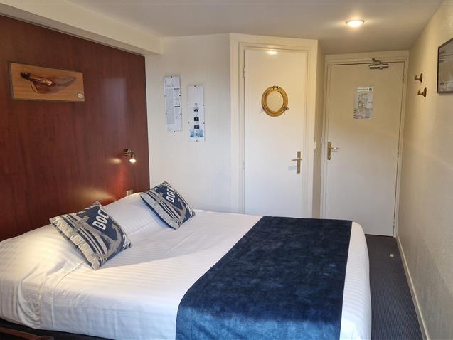 Chambre n°8, OUESSANT, 2ème étage, Vue rivière, lit 160 (10,40m²) - Hôtel Le Marin Auray