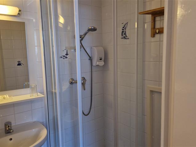 Chambre n°11, SEIN salle d'eau privative - Hôtel Le Marin Auray