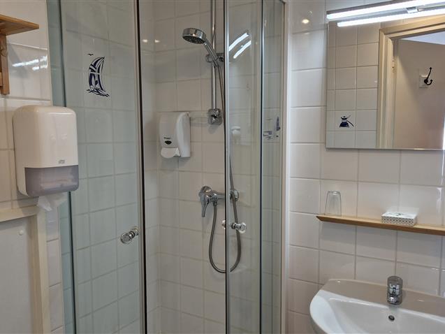 Chambre n°2, GROIX, salle d'eau privative - Hôtel Le Marin Auray
