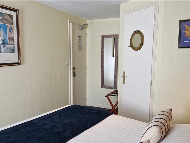 Chambre n°3 HOEDIC 1er étage vue rivière lit 160 (9,45m²) - Hôtel Le Marin Auray