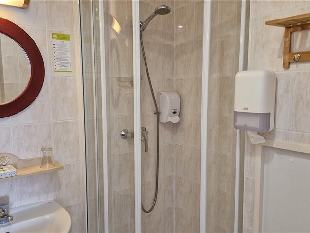 Chambre n°3 HOEDIC salle d'eau privative - Hôtel Le Marin Auray