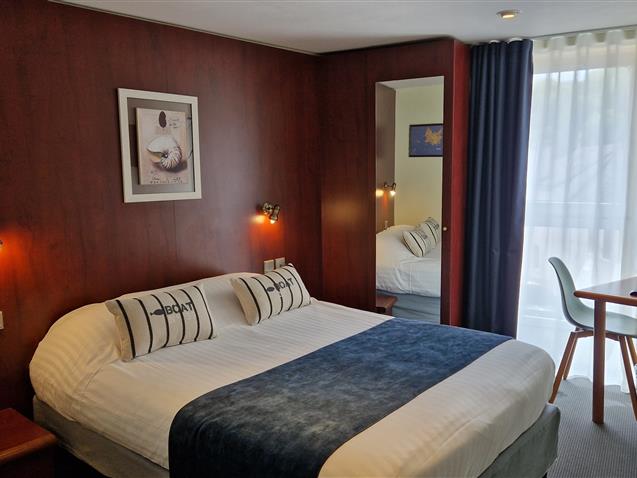 Chambre n°3 HOEDIC 1er étage vue rivière lit 140 (9,45m²) - Hôtel Le Marin Auray