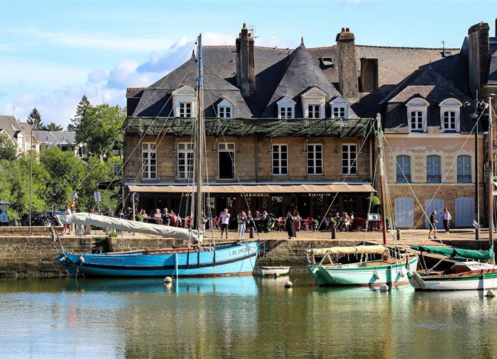 L'Armoric Place St Sauveur port de St Goustan Auray