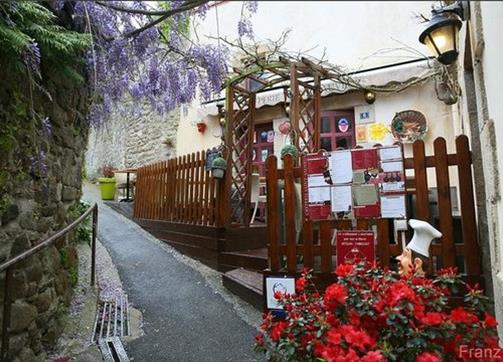 La crêperie Saint-Sauveur Rue St Sauveur port de St Goustan Auray