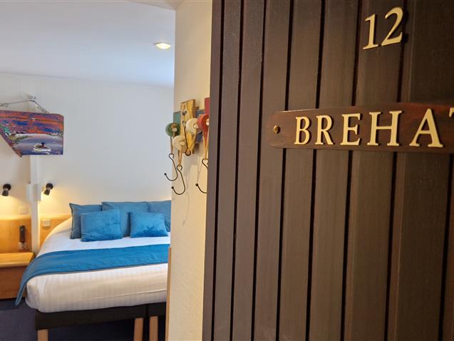 Chambre n°12 BREHAT – 2sd étage 1 lit 160 et 1 lit 90 (20m²) – Hôtel Le Marin Auray